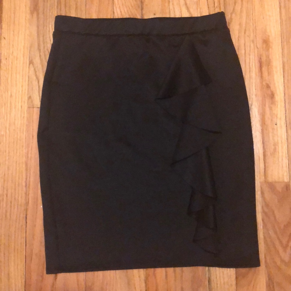 💥 NWOT knee length ruffle skirt!! - Picture 2 of 5